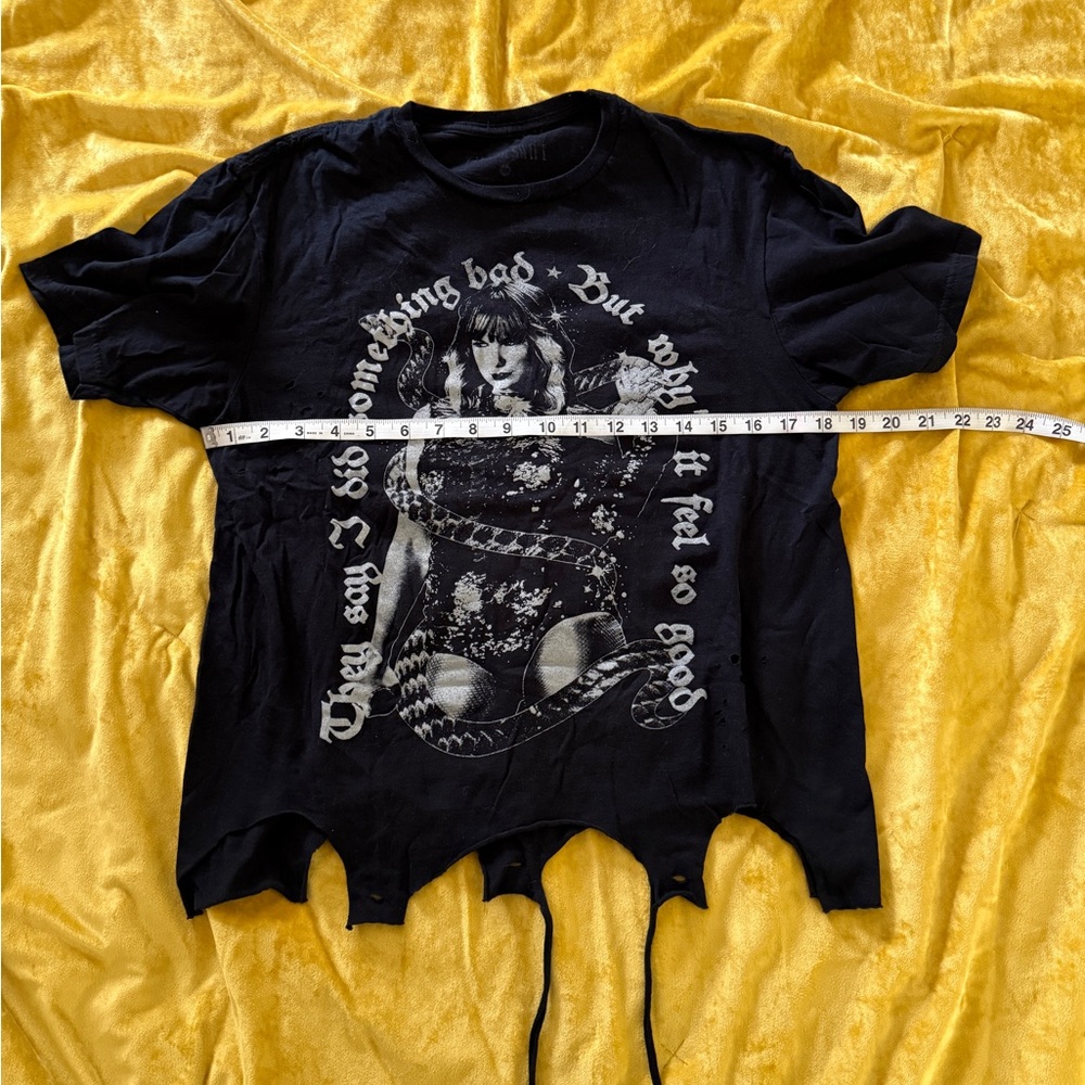 SOLD Taylor Swift Reputation Distressed Tee - Picture 8 of 9